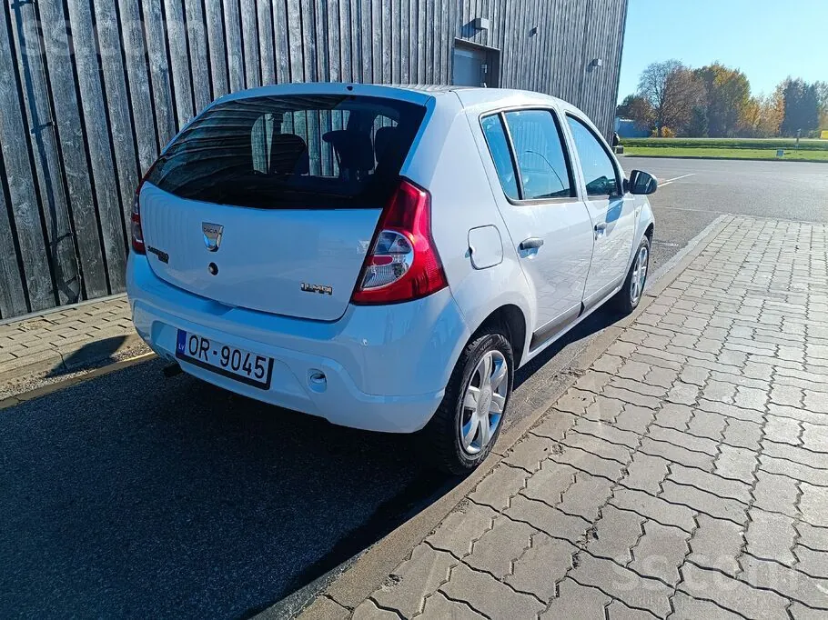 Dacia Sandero 2009 photo 2
