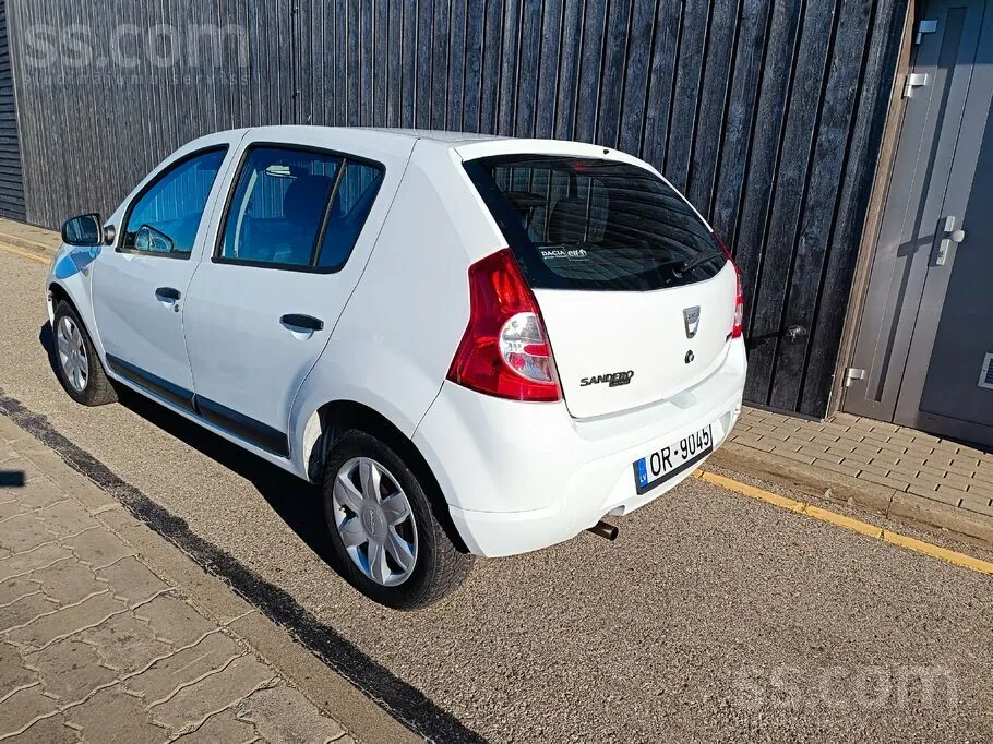 Dacia Sandero 2009 photo 3