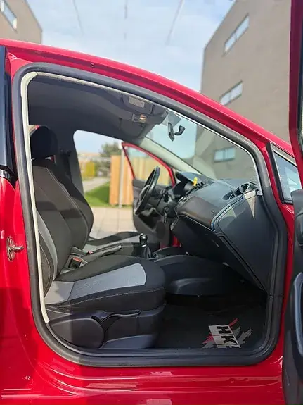 Seat Ibiza 2015 photo 4