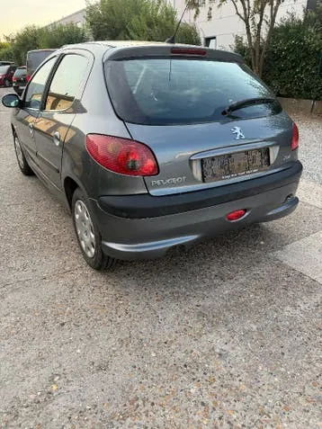 Peugeot 206 2008 photo 2