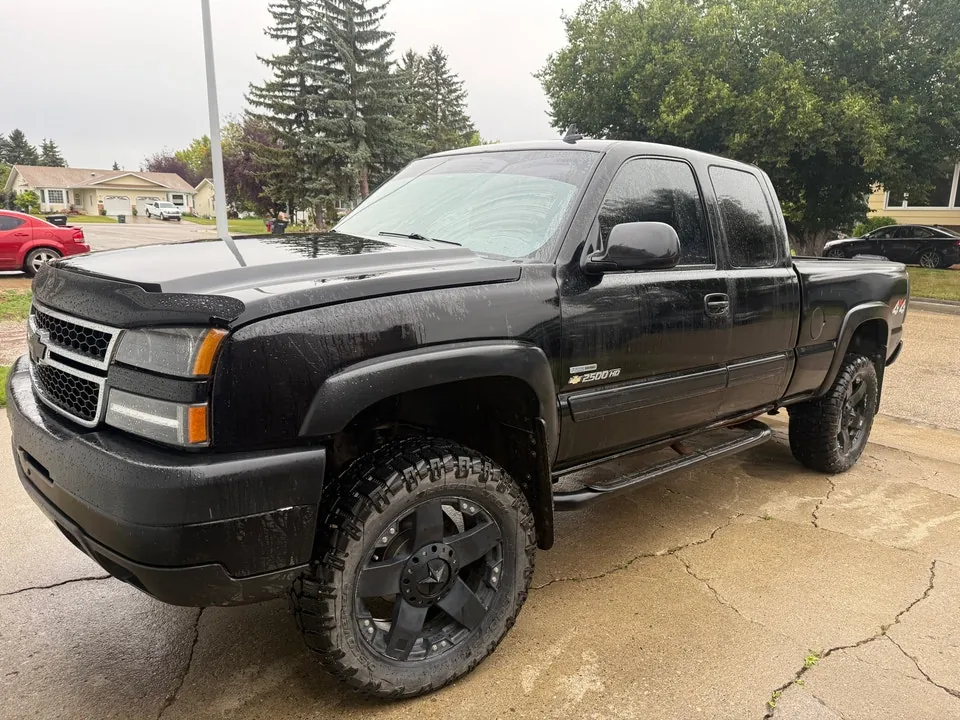 Chevrolet Silverado 2500 2006 photo 2