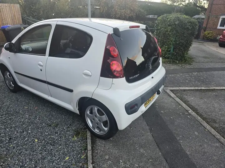 Peugeot 107 2012 photo 3