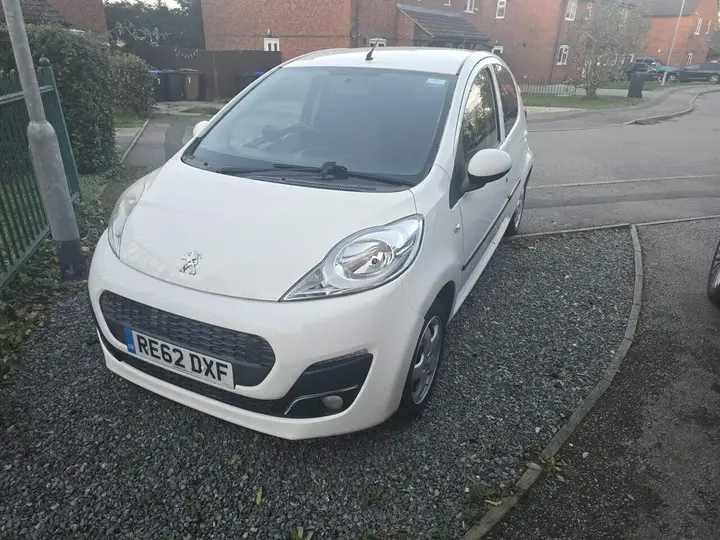 Peugeot 107 2012 photo 2