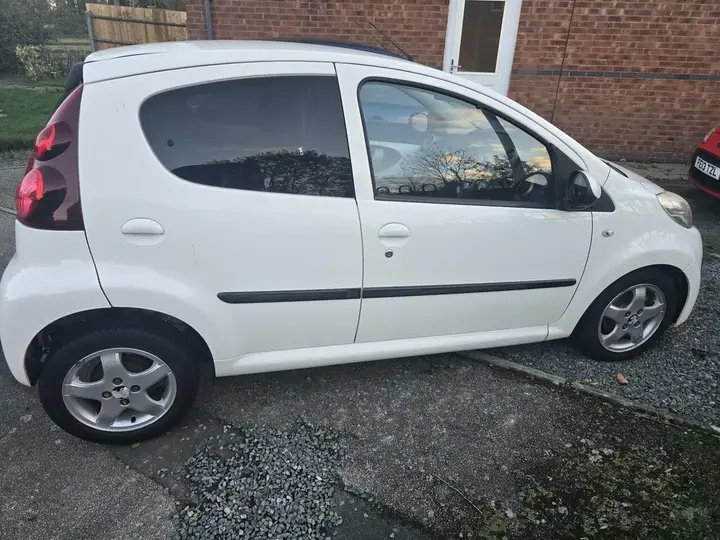 Peugeot 107 2012 photo 4