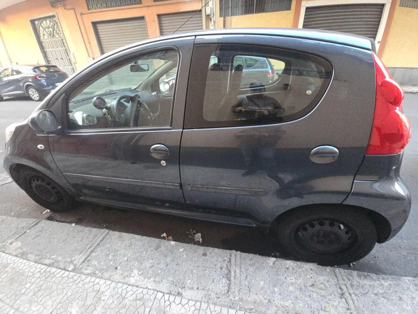 Peugeot 107 2011 photo 2