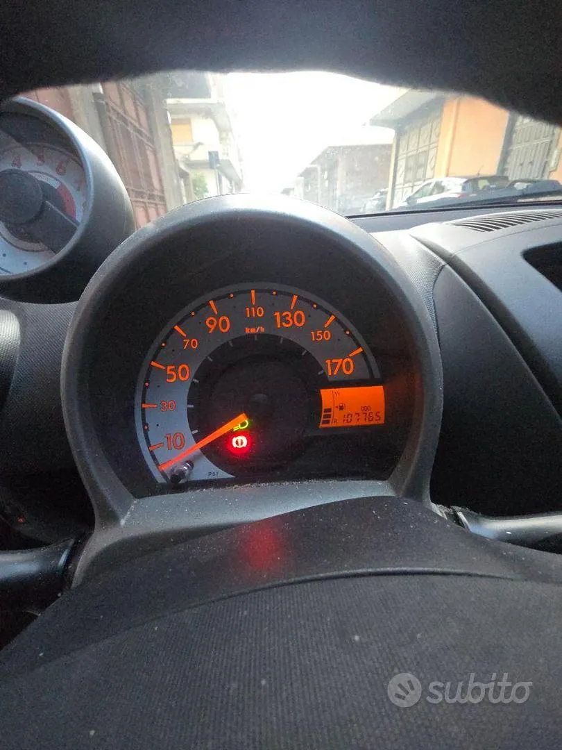 Peugeot 107 2011 photo 4