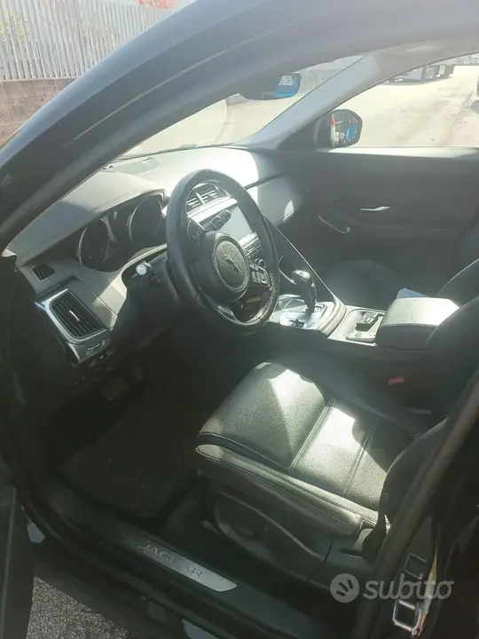 Jaguar E-Pace 2019 photo 5