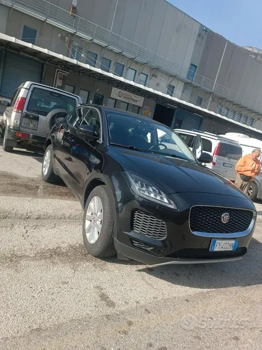 Jaguar E-Pace 2019 photo 2