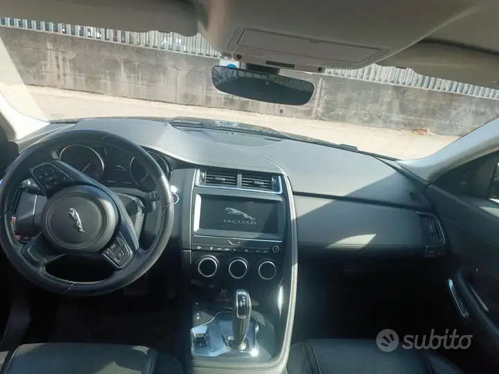Jaguar E-Pace 2019 photo 4