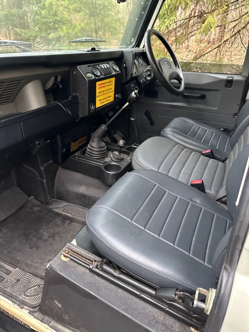 Land Rover Defender 2000 photo 5