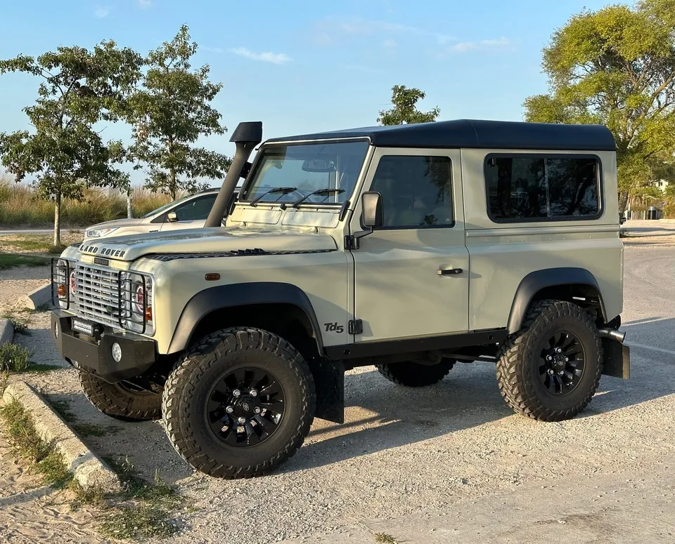 Land Rover Defender 2000 photo 2