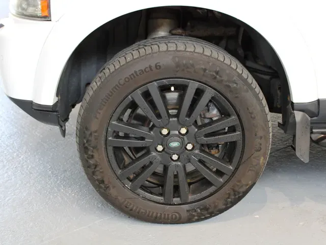 Land Rover Discovery 2012 photo 3