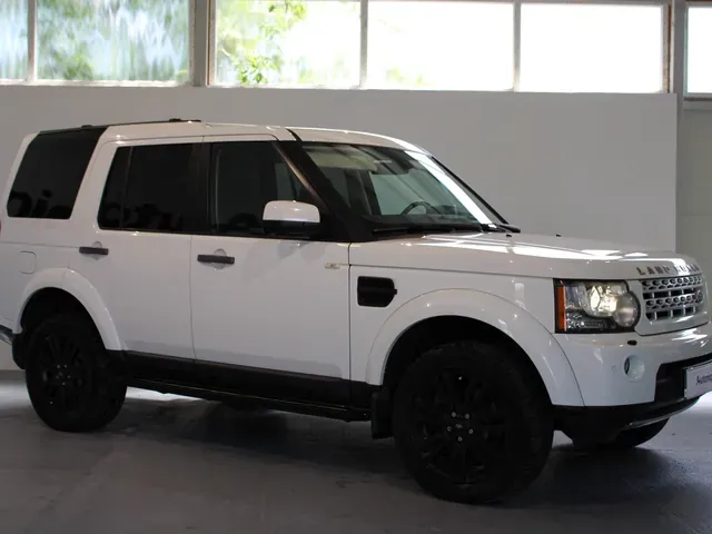 Land Rover Discovery 2012 photo 2