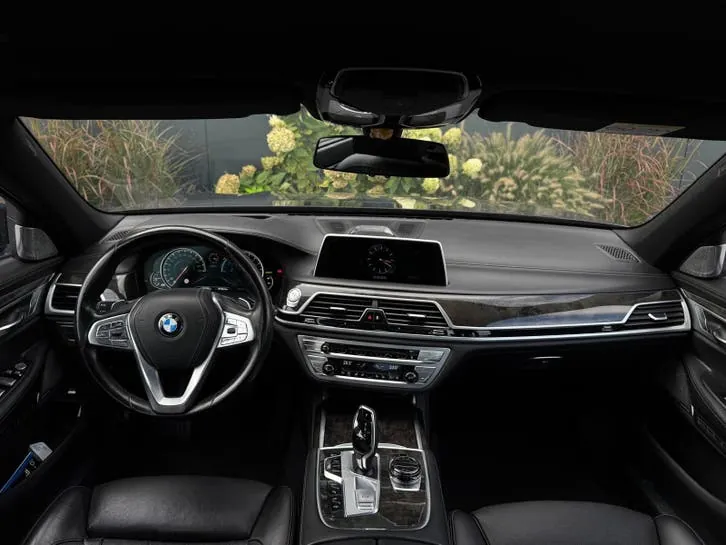 BMW 7 Series 2016 photo 2
