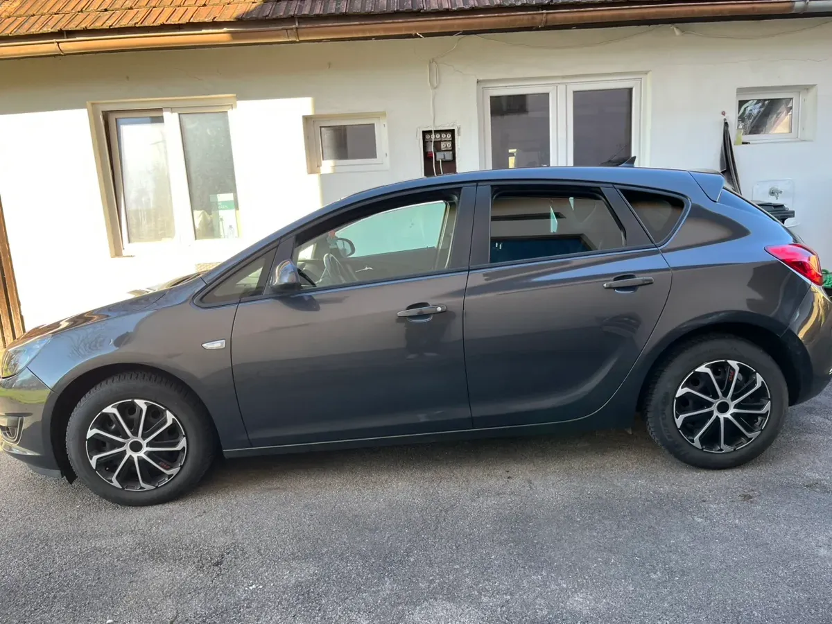 Opel Astra 2015 photo 3