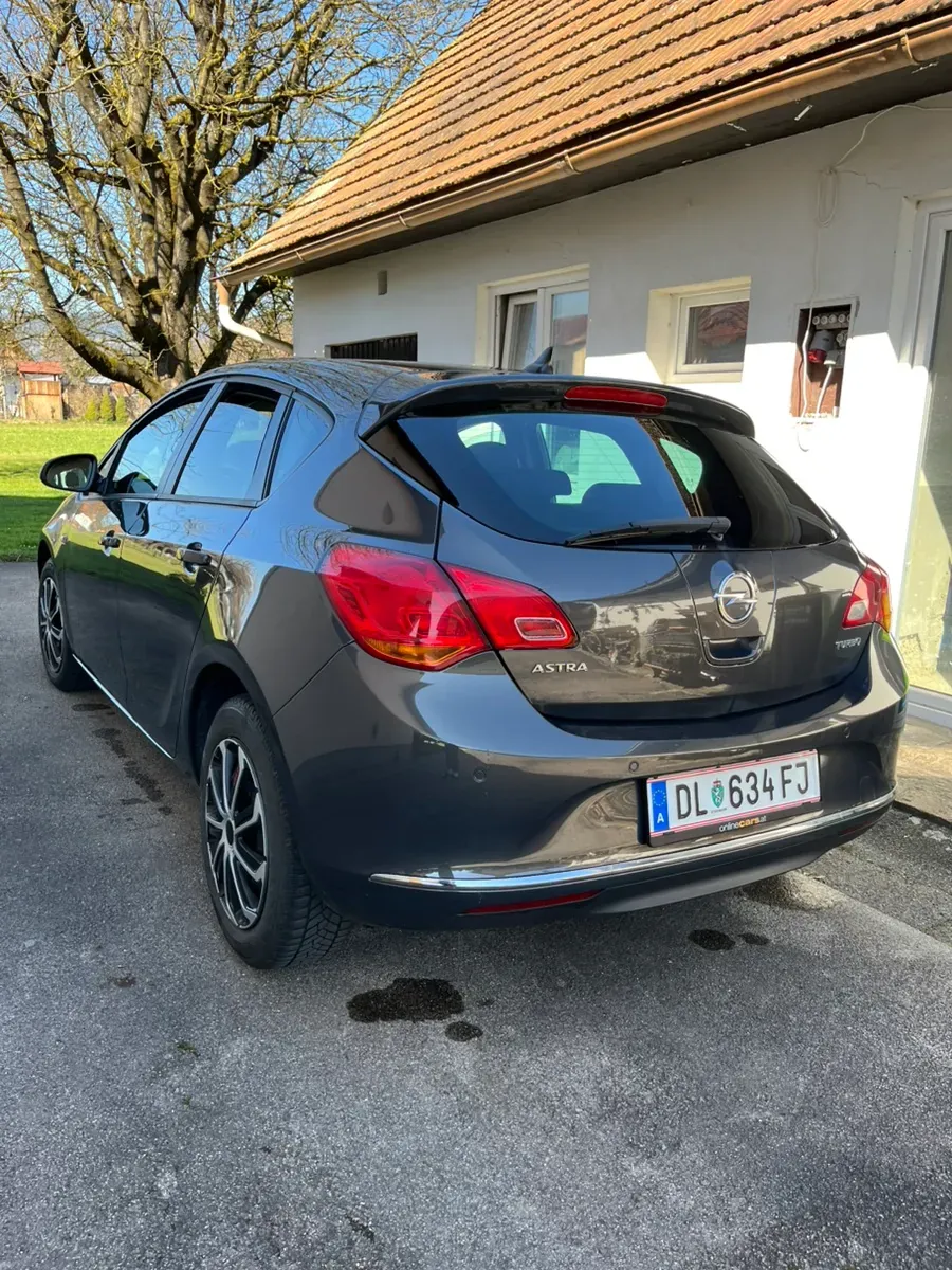 Opel Astra 2015 photo 2