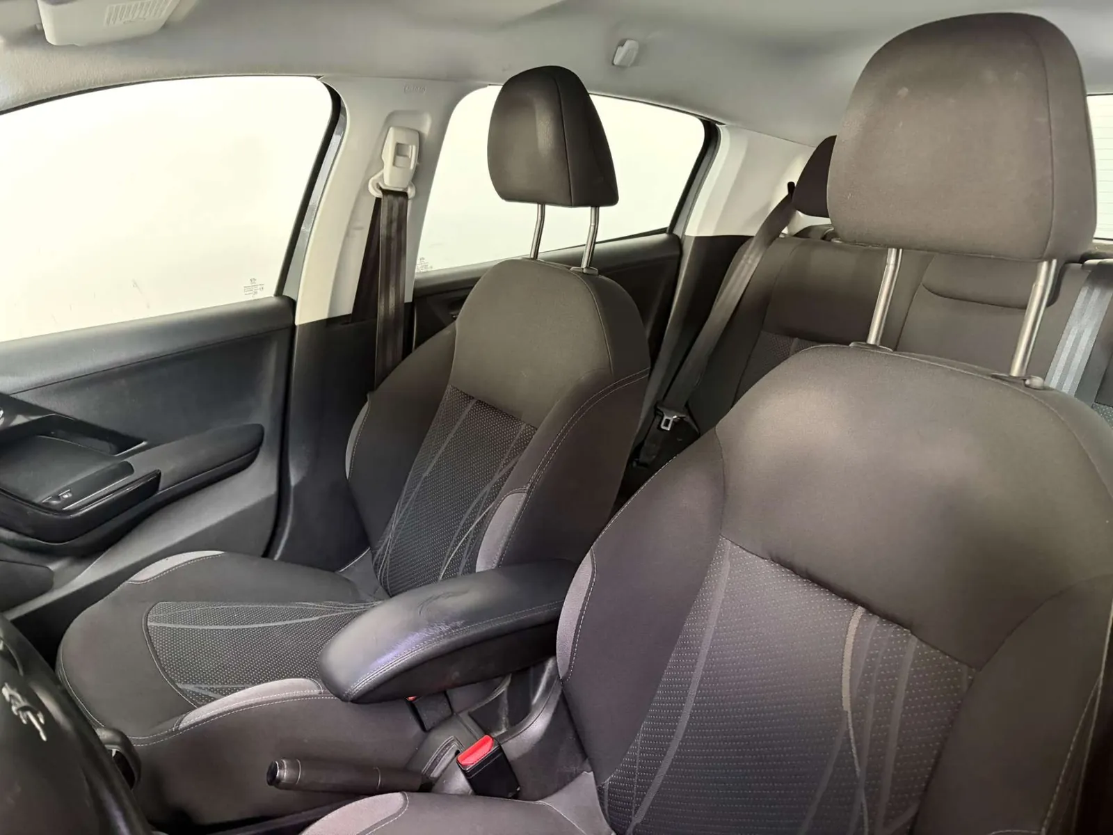 Peugeot 208 2012 photo 5