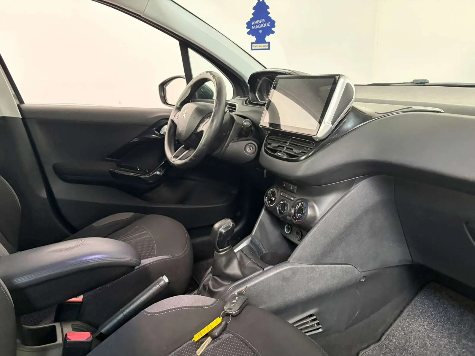 Peugeot 208 2012 photo 4