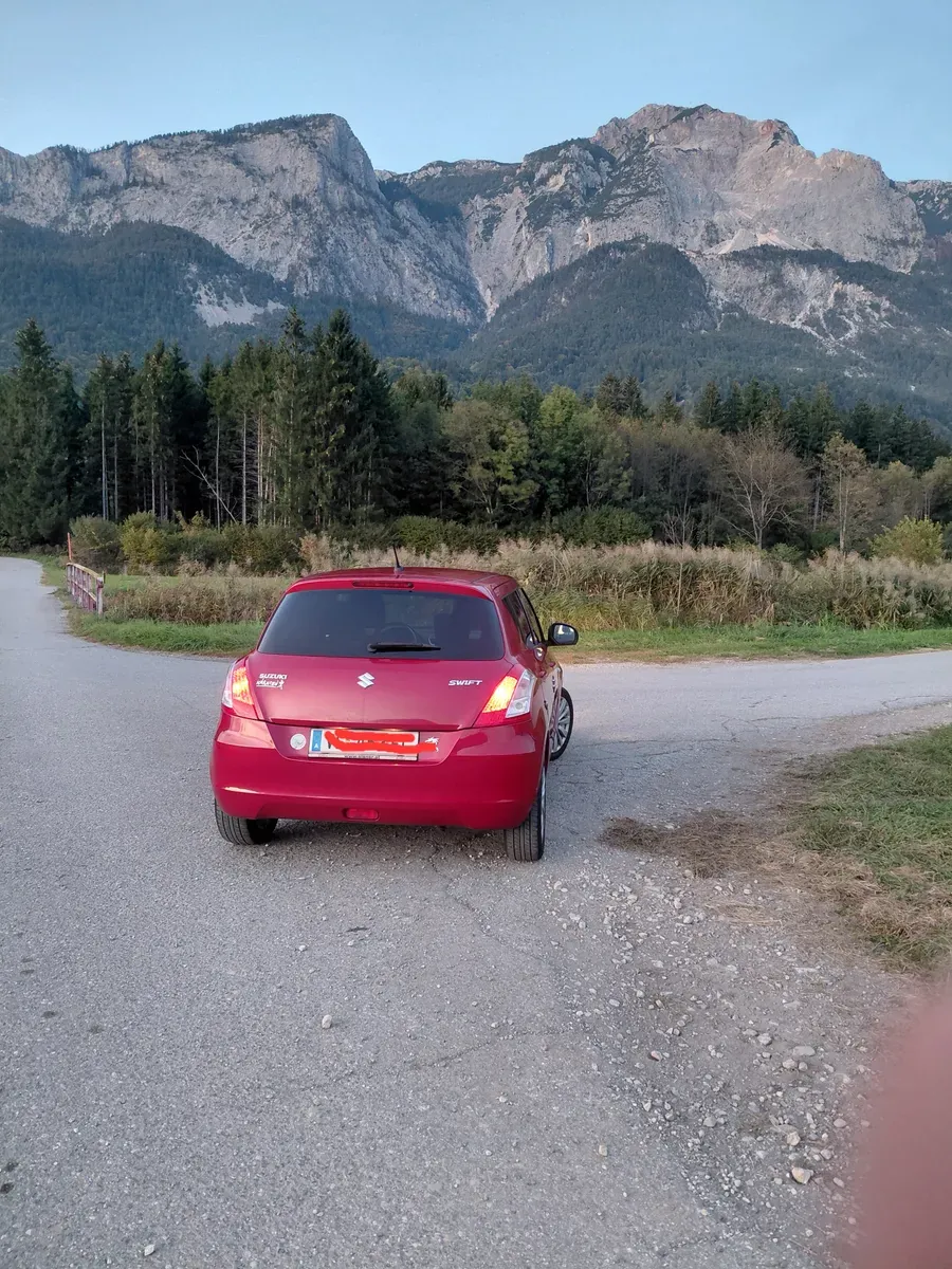 Suzuki Swift 2010 photo 3
