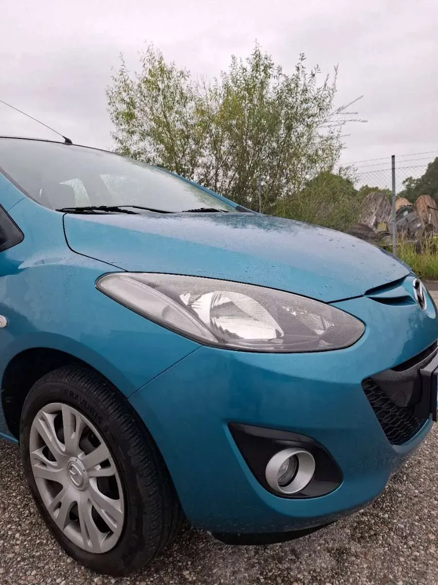 Mazda Mazda2 2011 photo 3