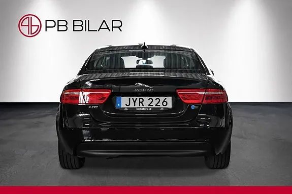 Jaguar Xe 2016 photo 5