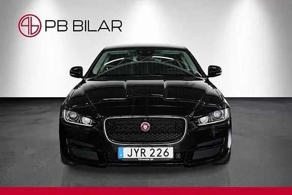 Jaguar Xe 2016 photo 3
