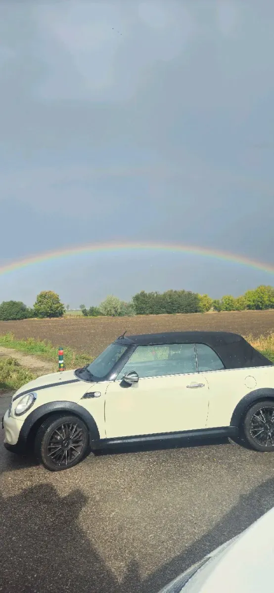 Mini Cabrio 2011 photo 2