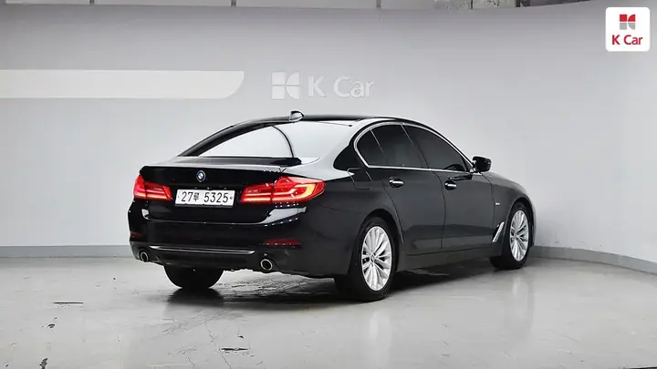 BMW 5 Series G30 2018 photo 4