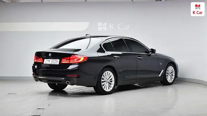 BMW 5 Series G30 2018 photo 2