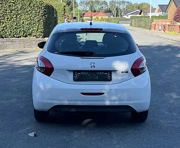Peugeot 208 2014 photo 5