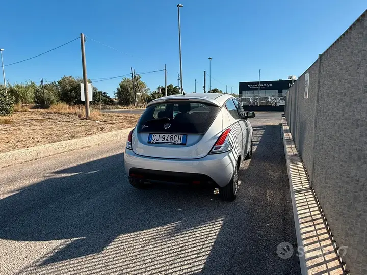 Lancia Ypsilon 2012 photo 4