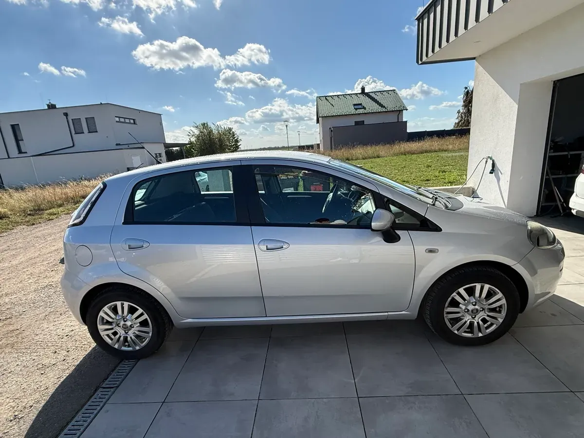 Fiat Punto 2012 photo 2