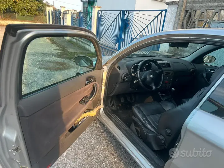 Alfa Romeo 147 2001 photo 5