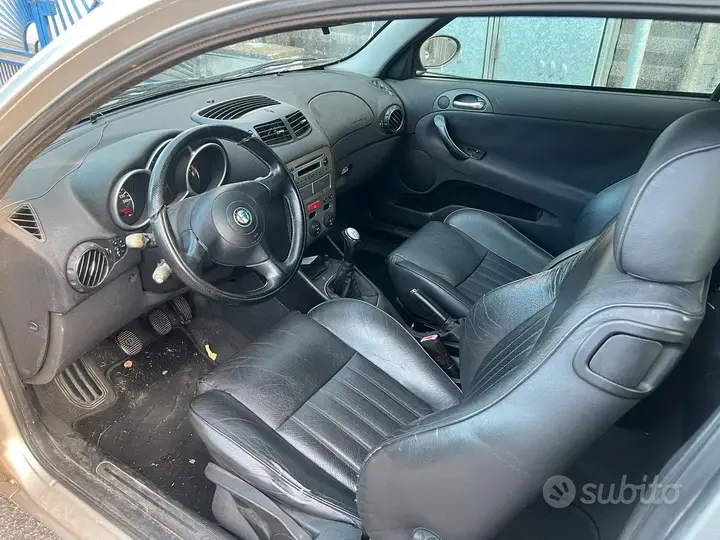 Alfa Romeo 147 2001 photo 4