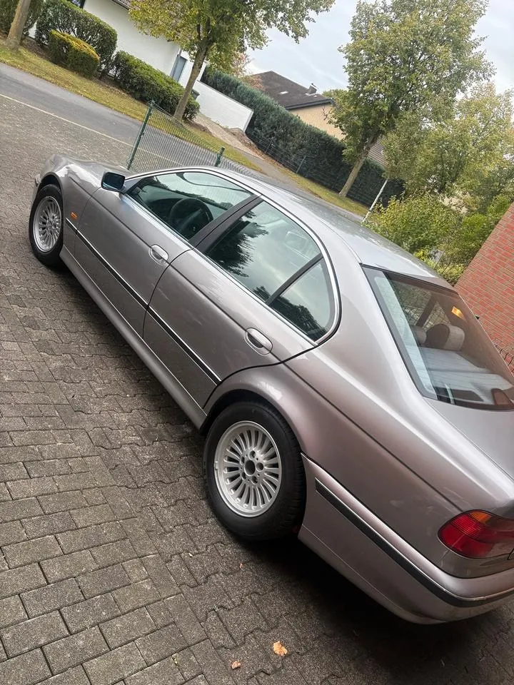 BMW 523I