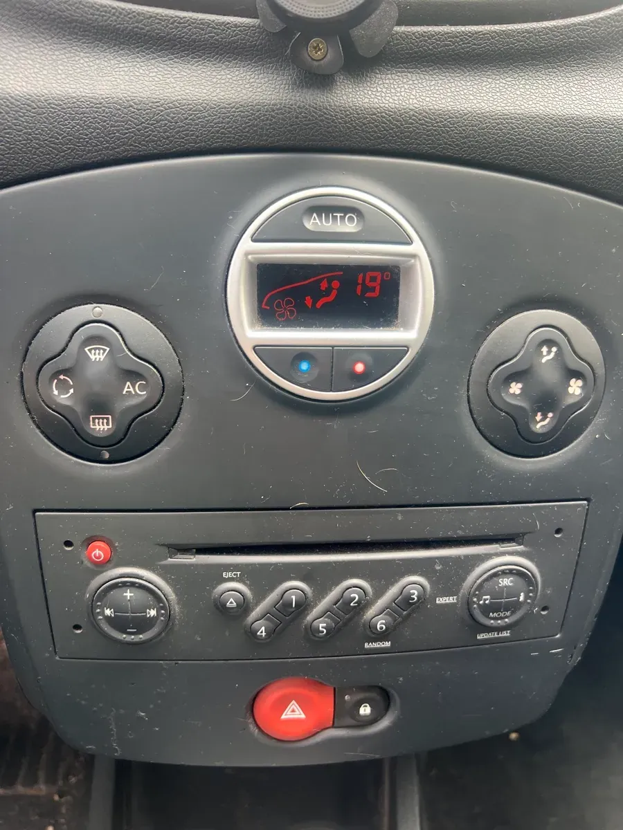 Renault Clio 2008 photo 2