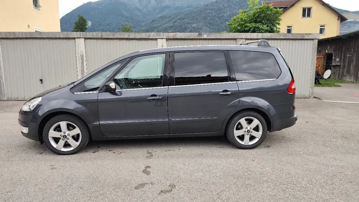Ford Galaxy 2010 photo 2