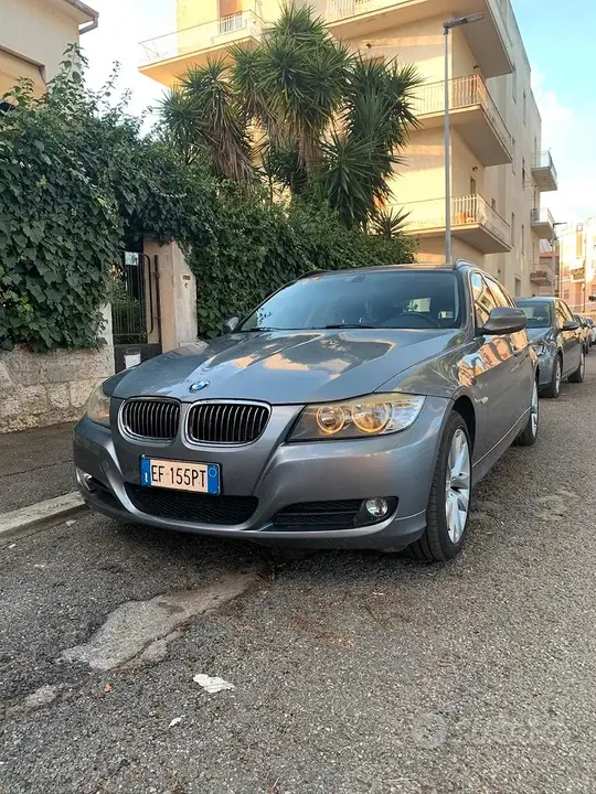 BMW 3 Series 2010 photo 2