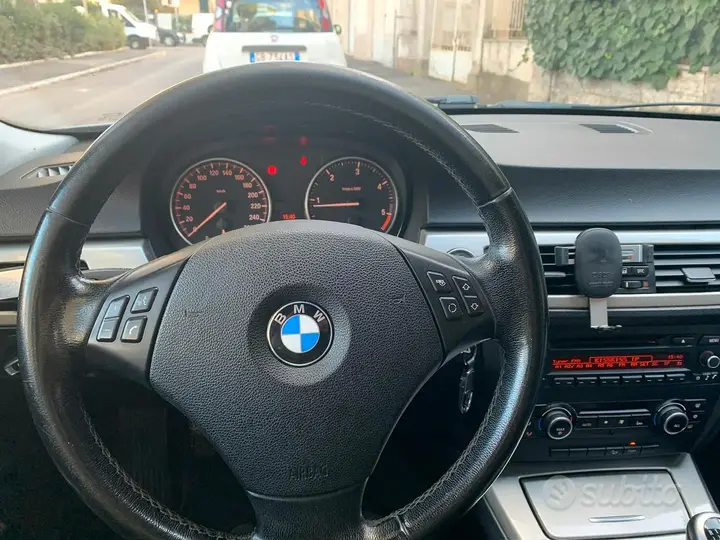 BMW 3 Series 2010 photo 4