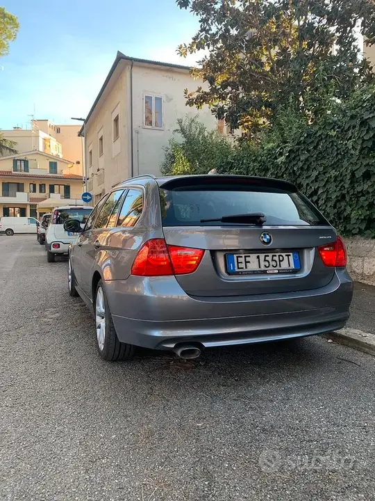 BMW 3 Series 2010 photo 3