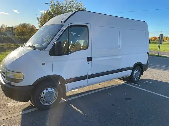 Nissan Interstar 2003 photo 2