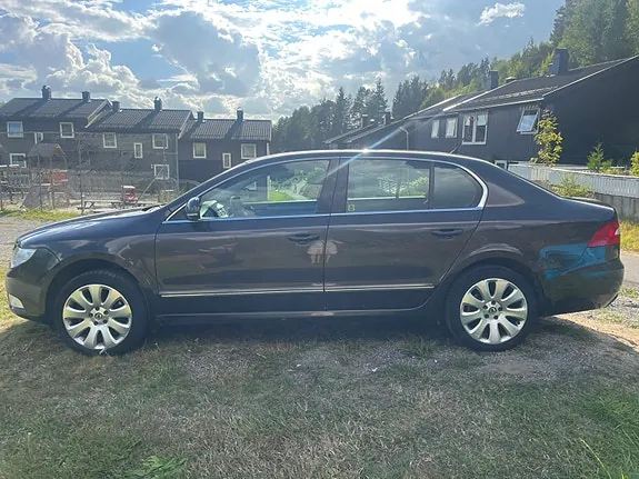 Skoda Superb 2009 photo 3
