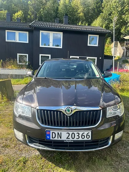 Skoda Superb 2009 photo 2
