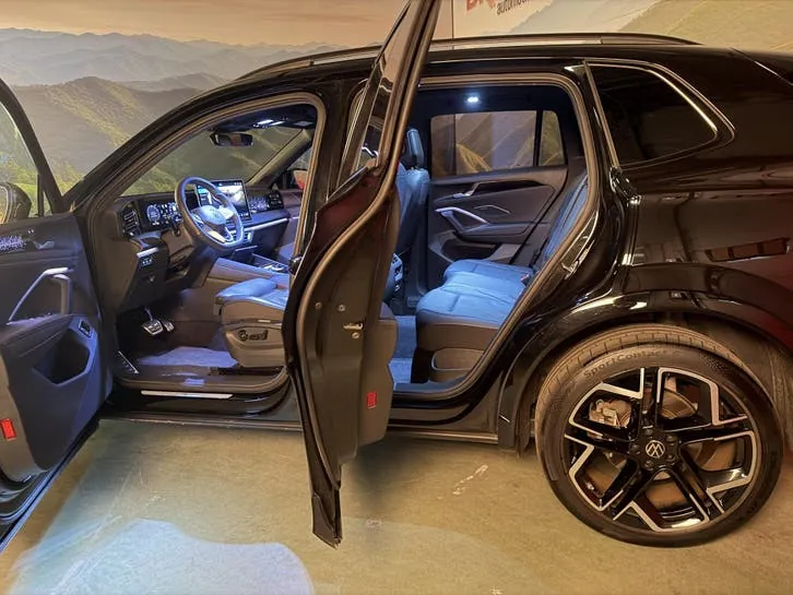 Volkswagen Tiguan 2025 photo 2