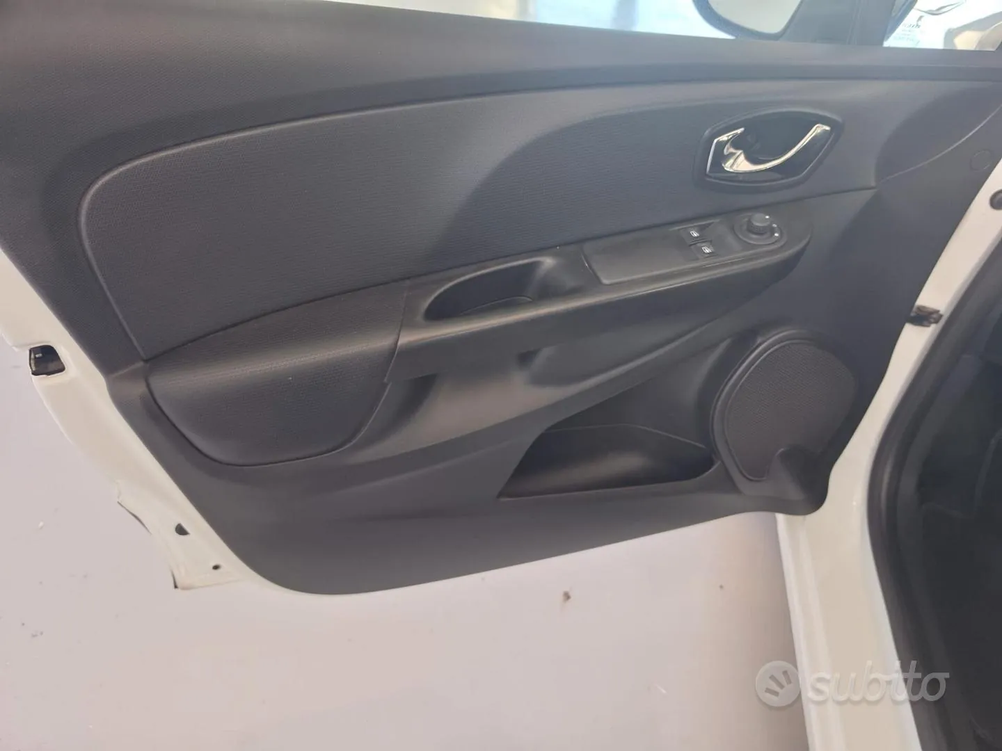 Renault Clio 2014 photo 5