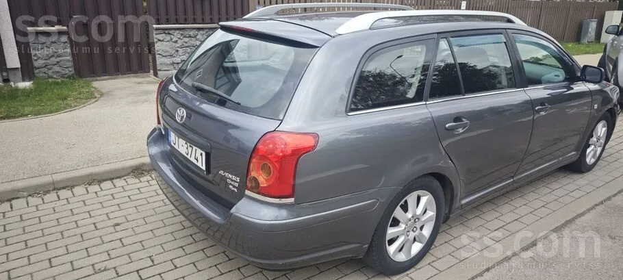 Toyota Avensis 2005 photo 2