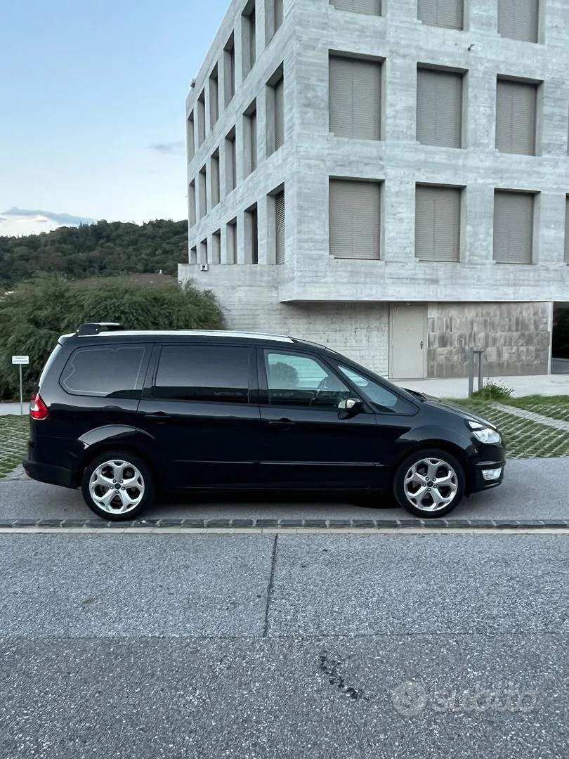 Ford Galaxy 2011 photo 2