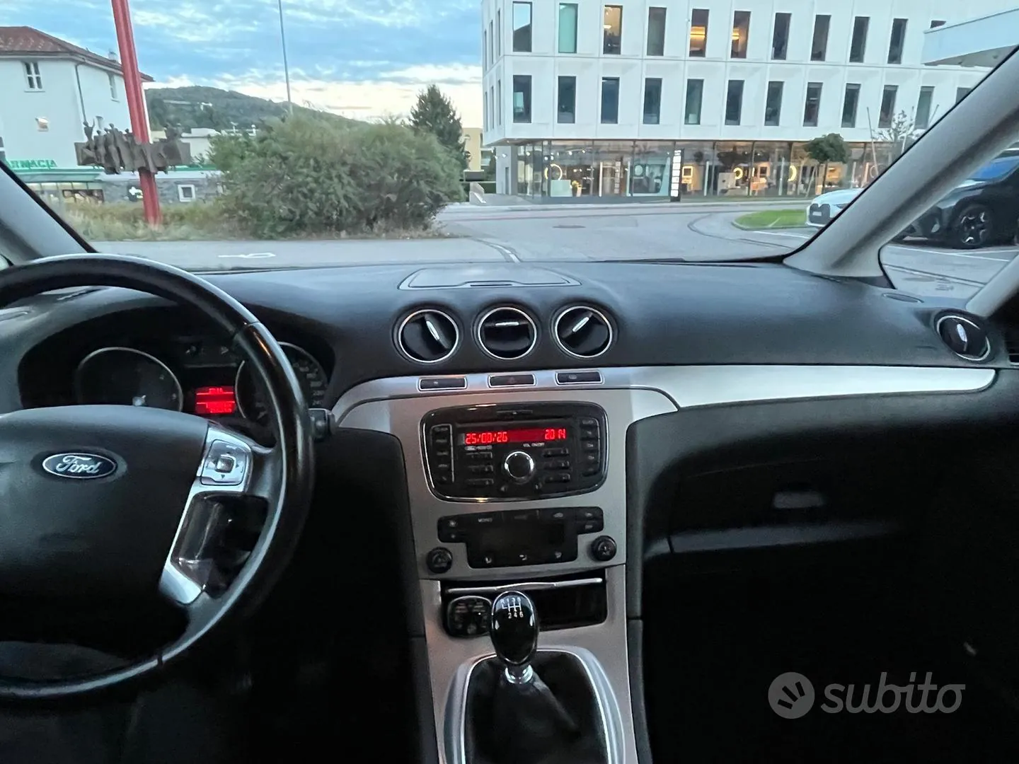 Ford Galaxy 2011 photo 5
