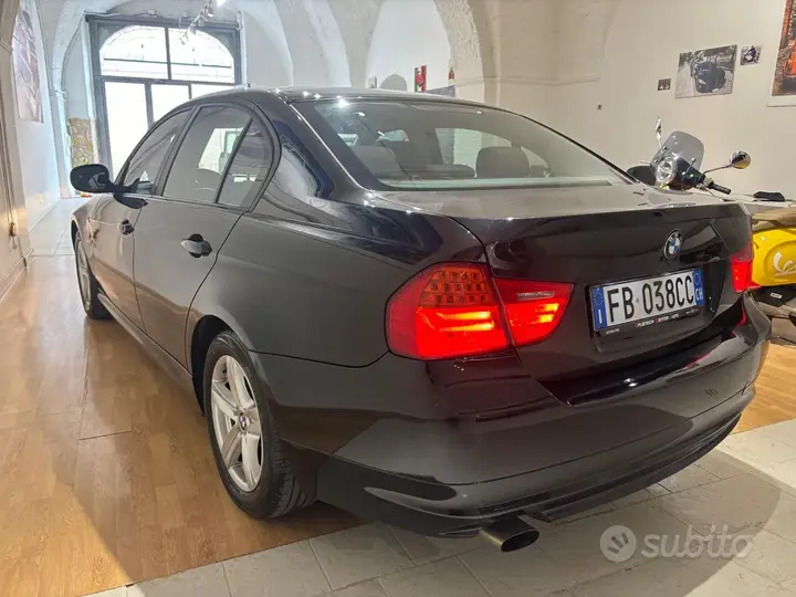 BMW 318D 2009 photo 4