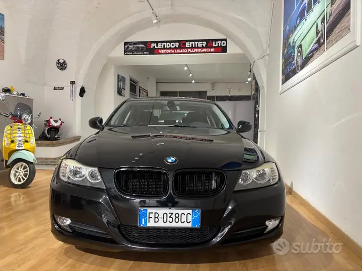 BMW 318D 2009 photo 2
